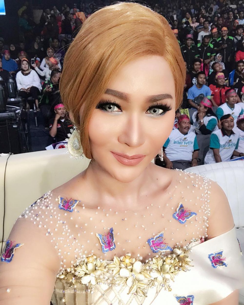 Pamer cincin berlian di medsos, 5 postingan seleb ini jadi sorotan