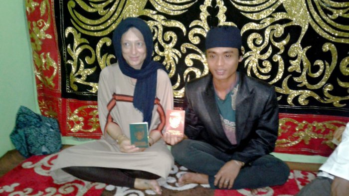 6 Bule cantik ini jatuh ke pelukan lelaki Indonesia, jodoh tak ke mana
