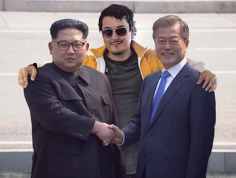 Pria ini edit 10 fotonya dengan tokoh dunia, hasilnya kocak abis