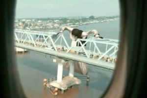 Ini ide di balik video viral kuntilanak raksasa serang jembatan Kapuas
