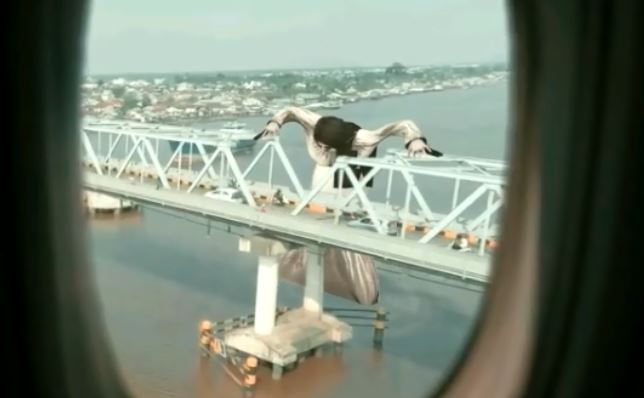 Ini ide di balik video viral kuntilanak raksasa serang jembatan Kapuas