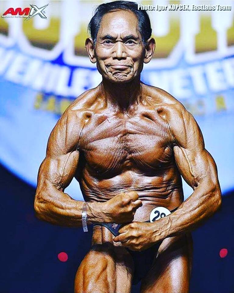 Usia pria berbadan kekar & terlihat renta ini bikin kaget, coba tebak?