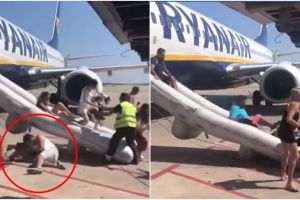 Detik-detik penumpang lompat keluar pesawat gara-gara ponsel meledak