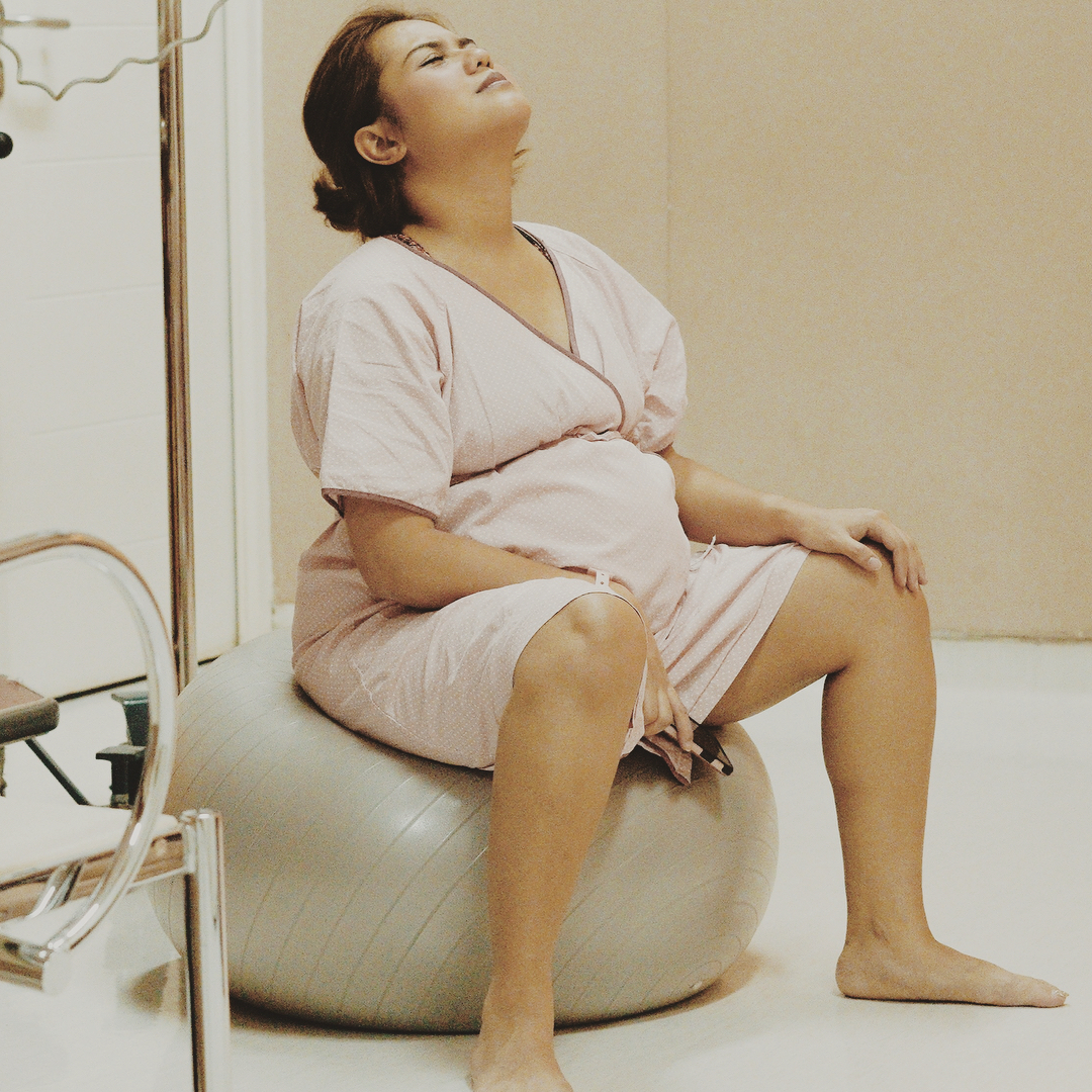 9 Potret Mytha Lestari lahirkan anak pertama, penuh perjuangan