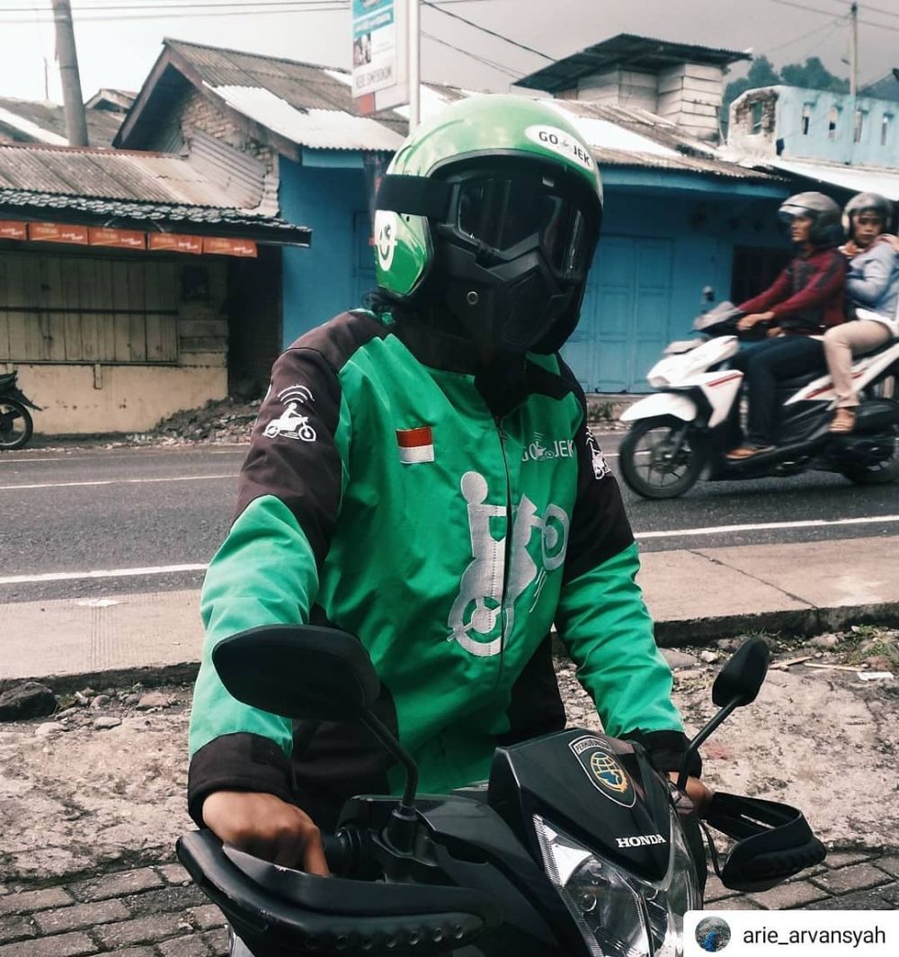 7 Helm ala driver ojek online ini bikin penumpang ketawa sampai tujuan