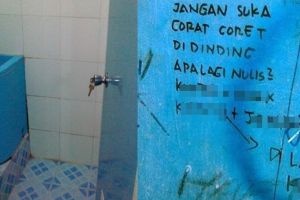 Toilet ini tunjukkan cara buang air kecil ala pesepak bola top dunia