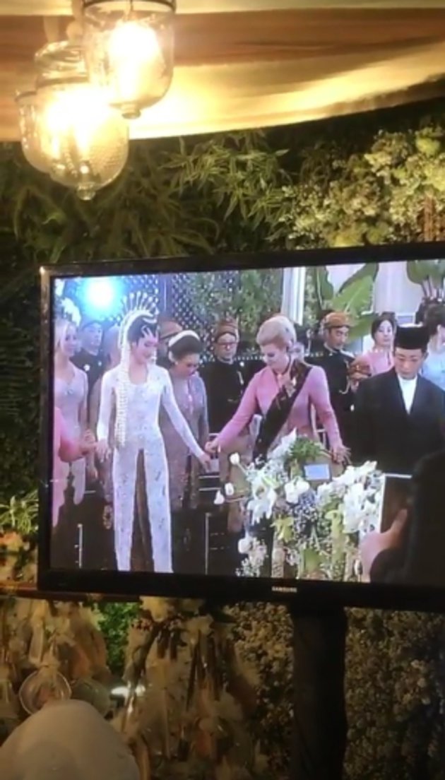 Sah! Ini 9 momen siraman hingga akad Panji Trihatmodjo-Varsha Strauss