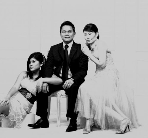 Heboh, beredar foto masa lalu Dita Soedarjo tunangan Denny Sumargo