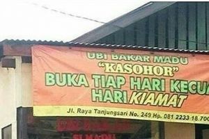 8 Spanduk rumah makan ini bikin pengunjung makan sambil cengar-cengir