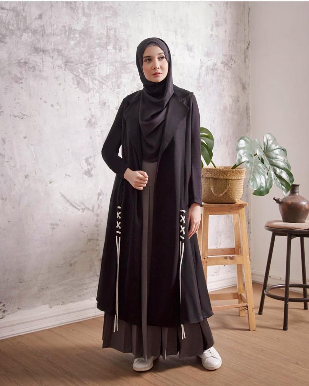 Cinta dunia fashion, 5 seleb cantik ini banting setir jadi desainer