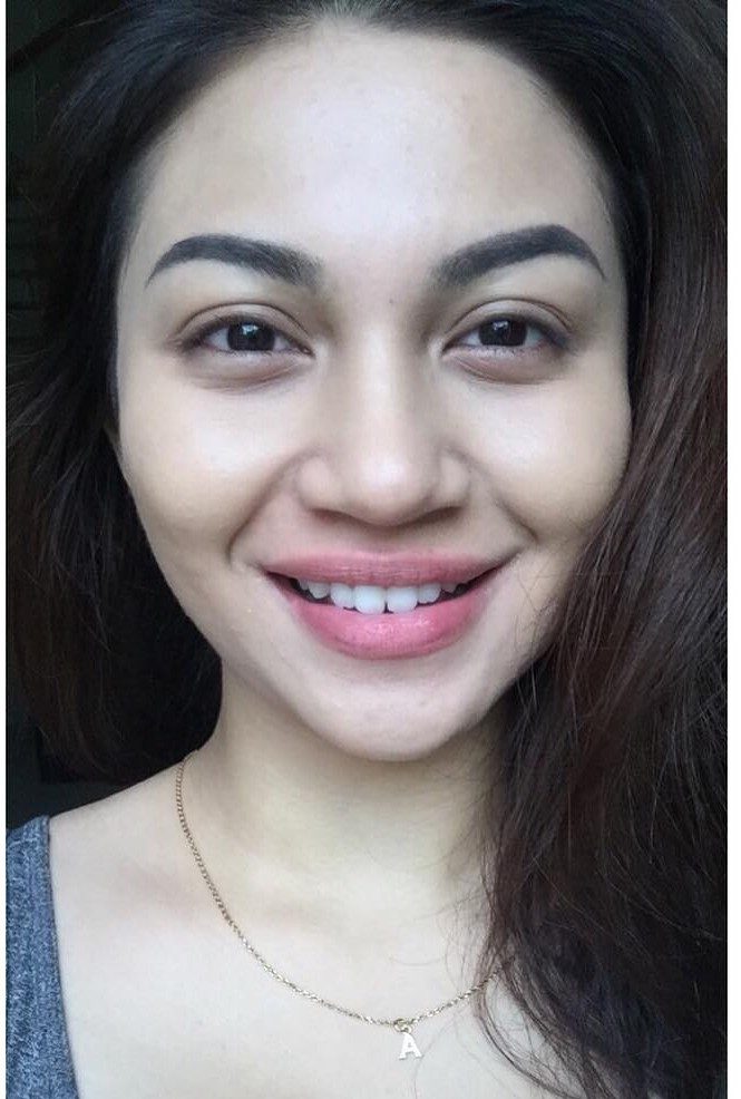 Biasa tampil cetar, begini 6 raut wajah Ariel Tatum jika tanpa makeup