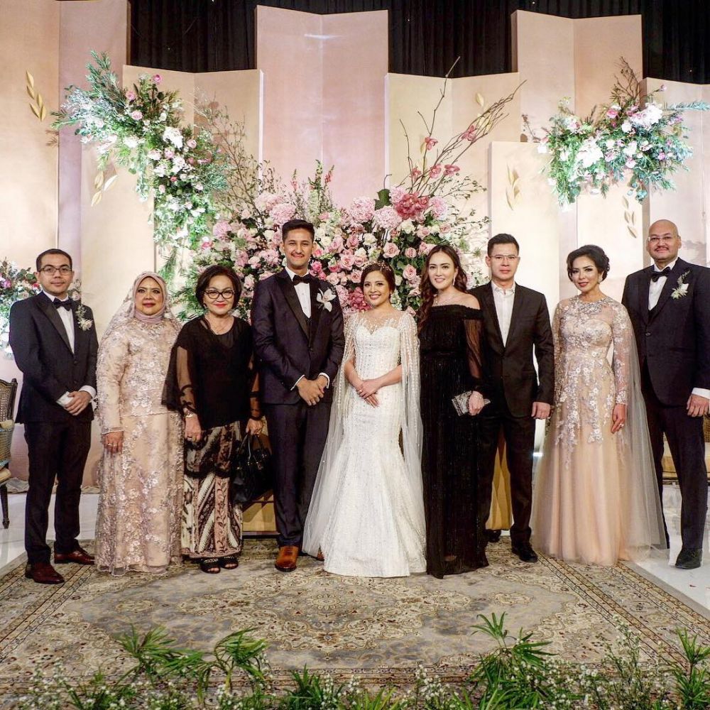 Gaya 10 seleb hadir di pernikahan Tasya Kamila & Randi, serasa reuni