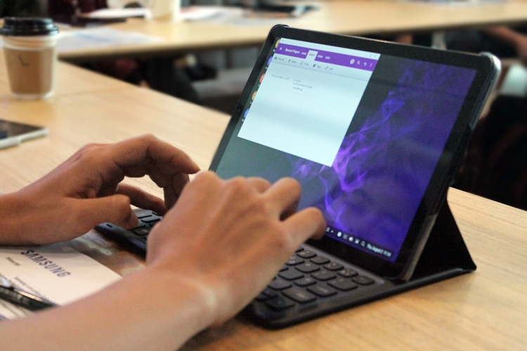 7 Fakta tablet rasa laptop yang super canggih, performanya ciamik abis