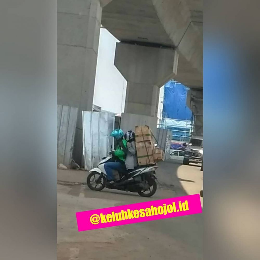 10 Potret driver ojek online bawa penumpang & barang besar ini maksa