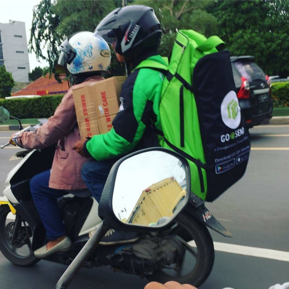 10 Potret driver ojek online bawa penumpang & barang besar ini maksa