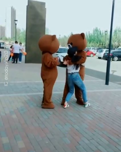 7 Potret lika-liku kehidupan badut maskot bikin ngakak jungkir balik