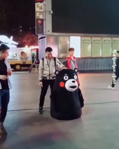 7 Potret lika-liku kehidupan badut maskot bikin ngakak jungkir balik