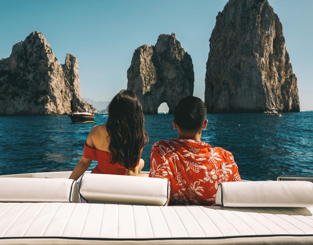 Masih pacaran, 4 pasangan seleb ini liburan romantis di kapal pesiar