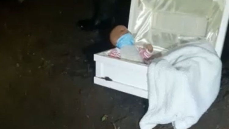 Nggak mau diputusin, cara wanita tipu kekasihnya ini bikin kamu syok