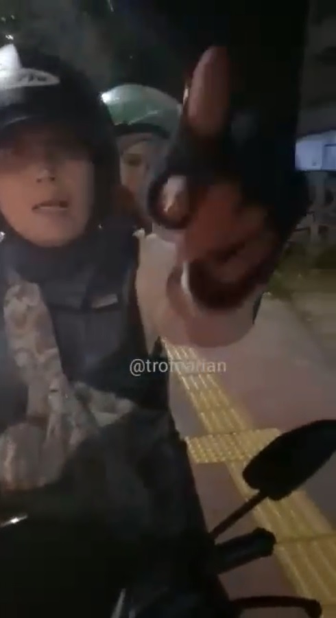 Bikin geram, pejalan kaki ini dipukul saat tegur pemotor lewat trotoar