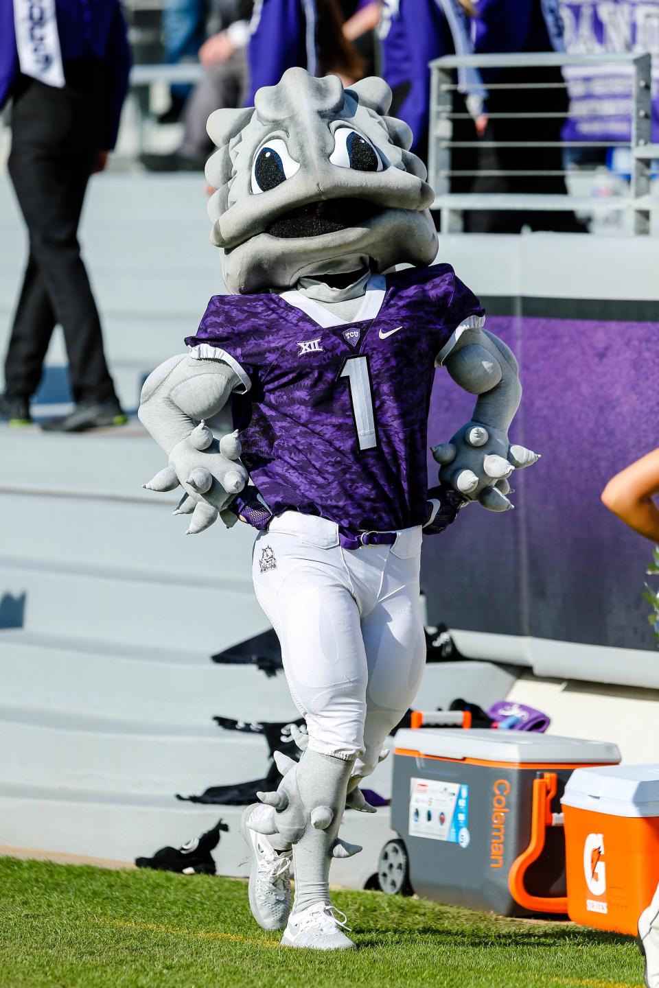 Potret 7 maskot tim olahraga terburuk, bikin geleng-geleng kepala