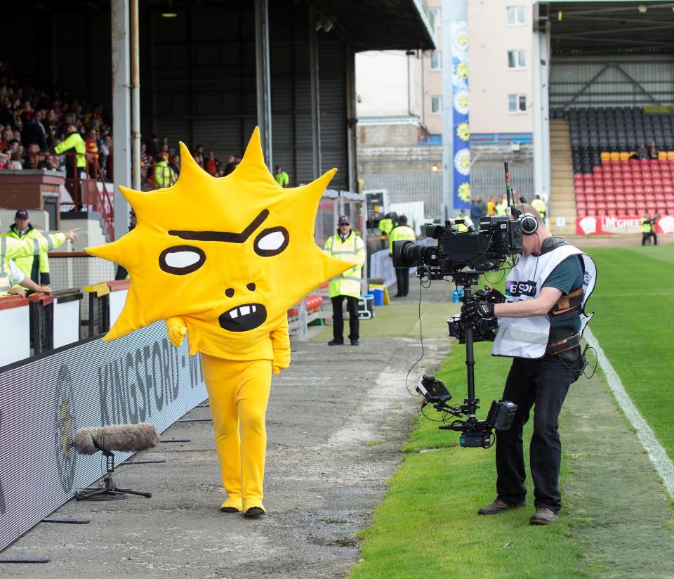 Potret 7 maskot tim olahraga terburuk, bikin geleng-geleng kepala