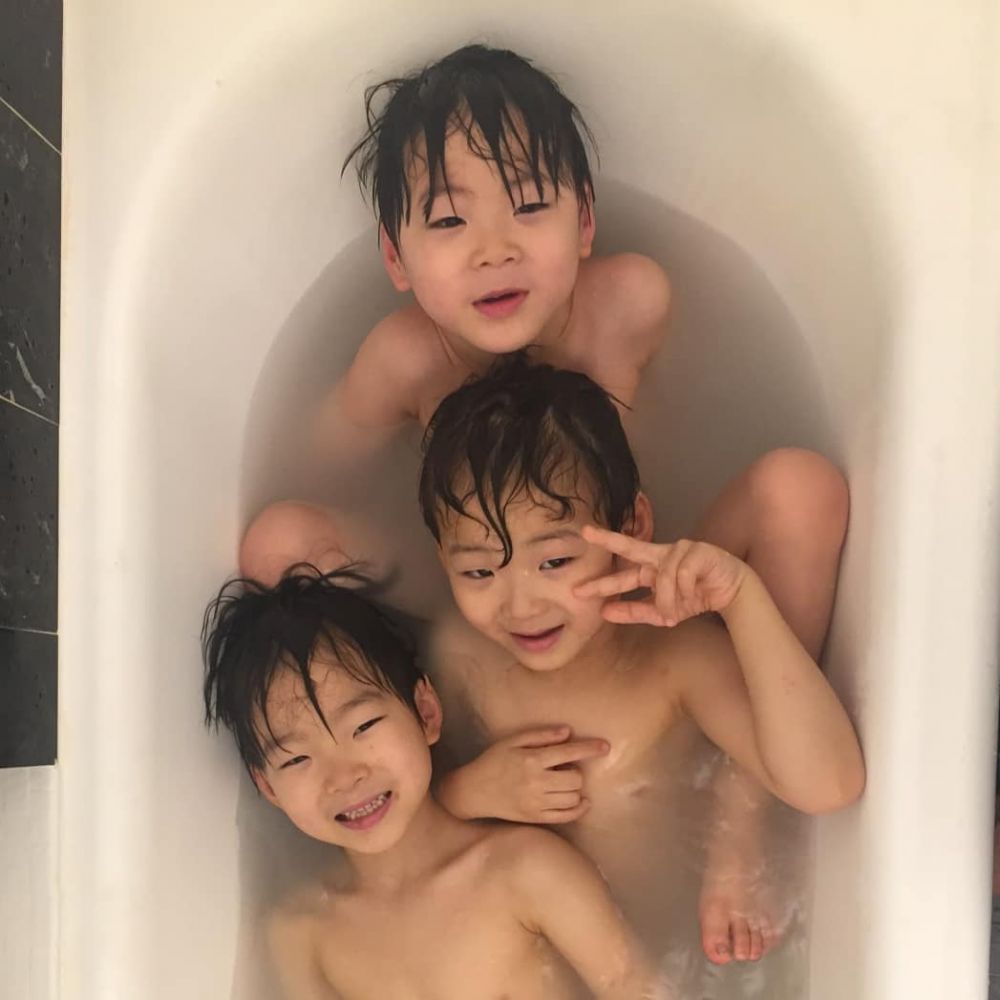 Masih ingat Song Triplets? Ini 10 potret terbarunya yang makin ganteng