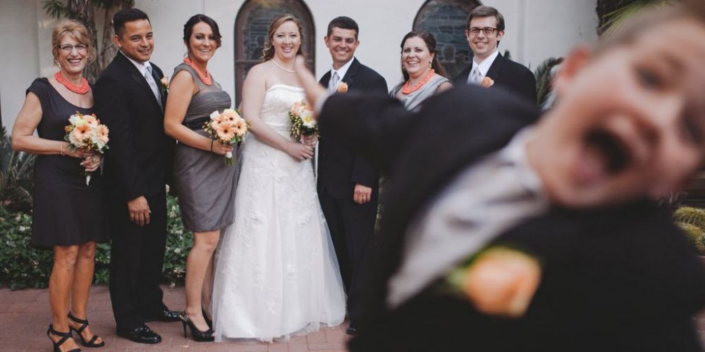 10 Photobomb di acara pernikahan ini bikin pengen ketawa di pelaminan