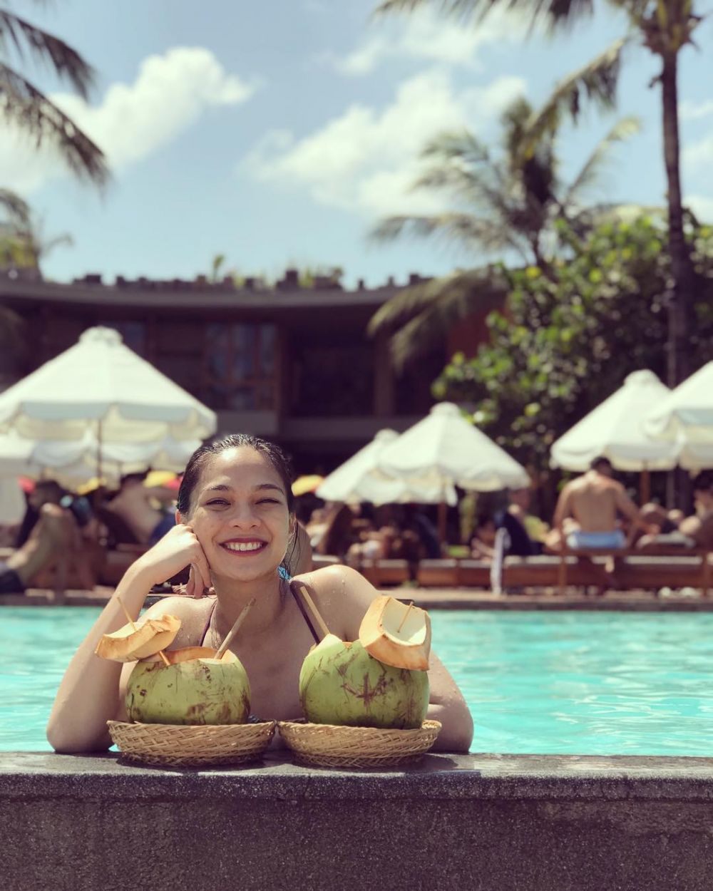 10 Gaya glamor Mesty Ariotedjo, cucu mantan Dubes RI di Filipina