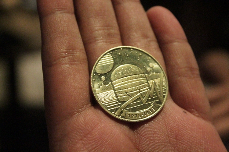 Koin unik ini bisa ditukar dengan burger lho, desainnya keren abis