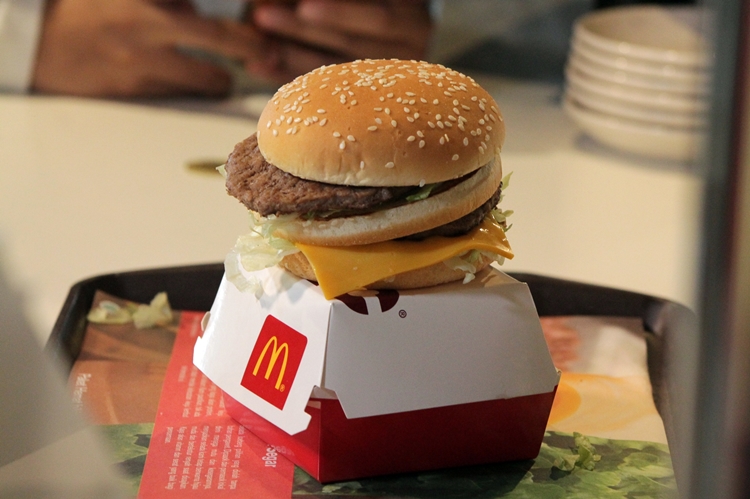 Koin unik ini bisa ditukar dengan burger lho, desainnya keren abis