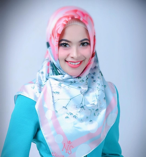 10 Gaya Sucianti Suaib, politisi cantik sekaligus sosialita hijaber