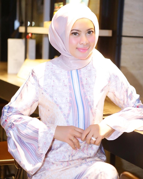 10 Gaya Sucianti Suaib, politisi cantik sekaligus sosialita hijaber