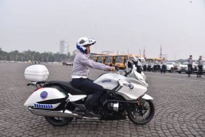 Jatuh saat kendarai moge, Anies bandingkan dengan naik Vespa