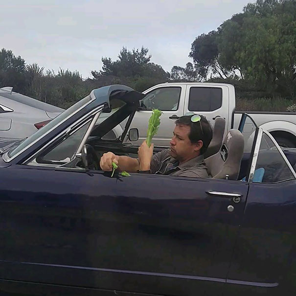 10 Kelakuan pengendara ini kocaknya bikin cengar-cengir di jalan