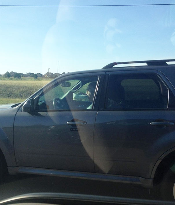 10 Kelakuan pengendara ini kocaknya bikin cengar-cengir di jalan