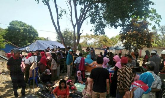 7 Potret duka penanganan medis korban gempa Lombok di tenda darurat