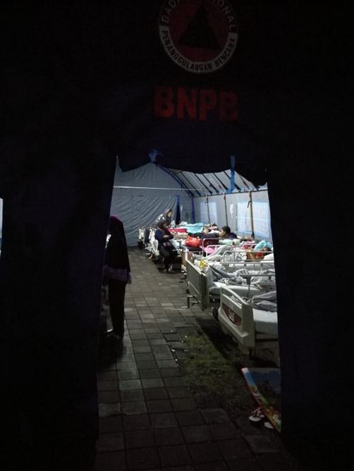 7 Potret duka penanganan medis korban gempa Lombok di tenda darurat