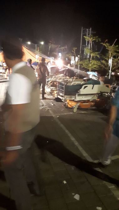 7 Potret duka penanganan medis korban gempa Lombok di tenda darurat