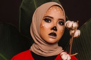 6 Gaya totalitas Chacha Frederica pemotretan pakai maskot Asian Games