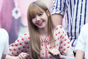 6 Potret keseruan fan meeting Lisa Blackpink di Jakarta, penuh sesak