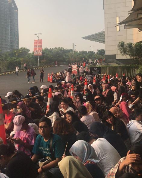 6 Potret keseruan fan meeting Lisa Blackpink di Jakarta, penuh sesak