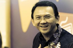 Besuk di Mako Brimob, 3 seleb ini dapat kenang-kenangan dari Ahok