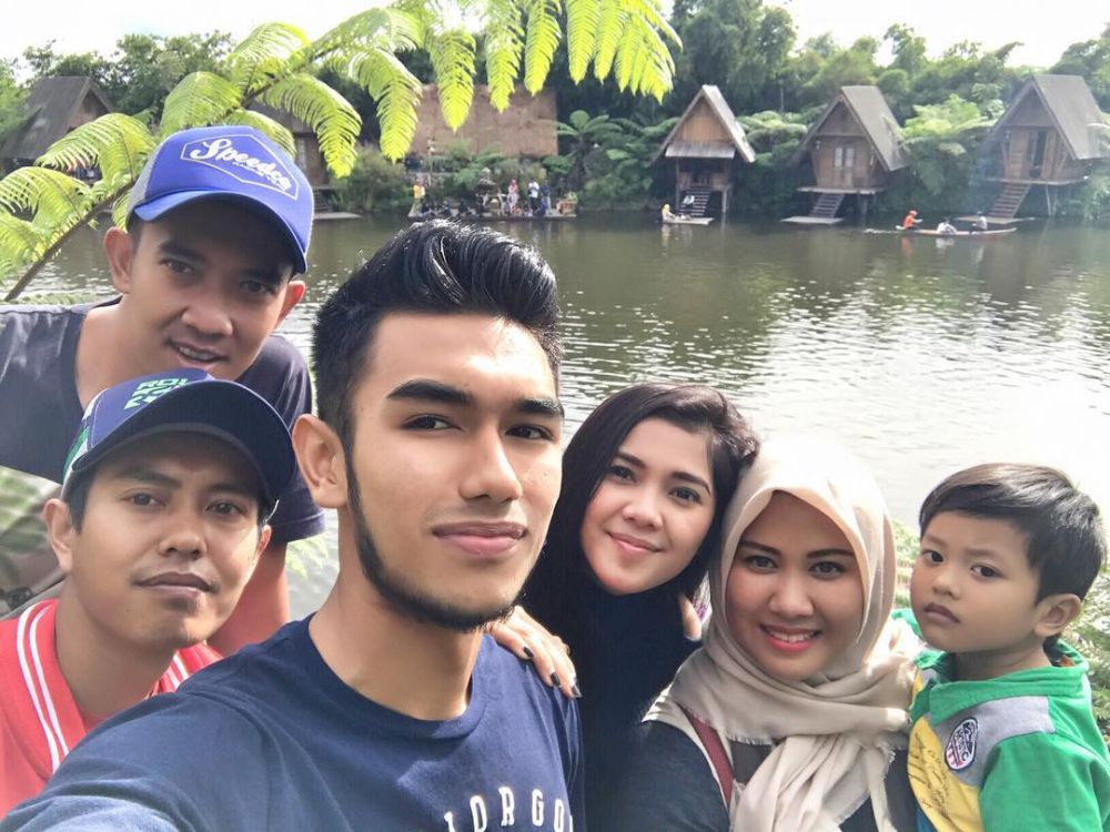 Jelang menikah, ini 10 momen mesra Raya Kitty 'Anak Langit' & kekasih