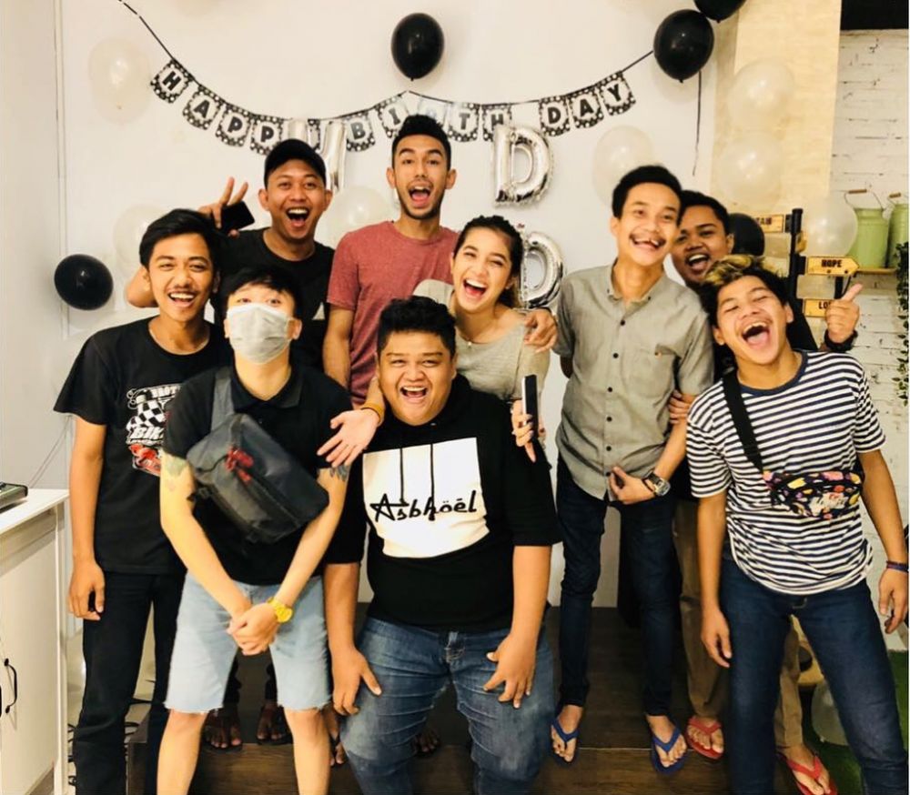 Jelang menikah, ini 10 momen mesra Raya Kitty 'Anak Langit' & kekasih