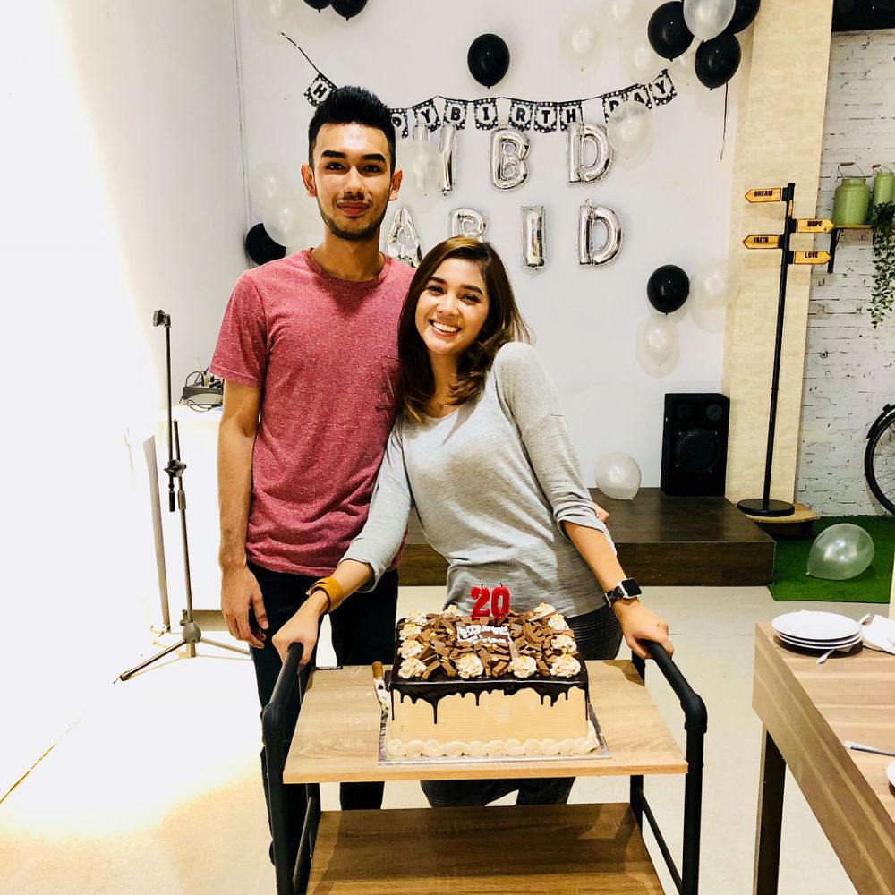 Jelang menikah, ini 10 momen mesra Raya Kitty 'Anak Langit' & kekasih