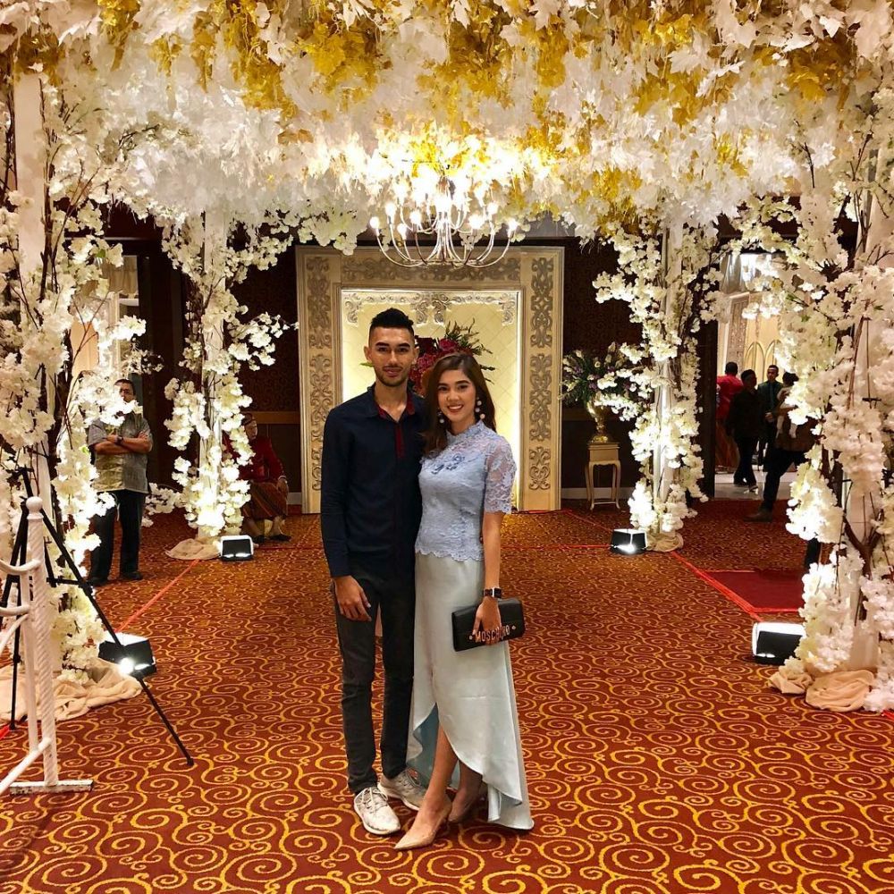 Jelang menikah, ini 10 momen mesra Raya Kitty 'Anak Langit' & kekasih