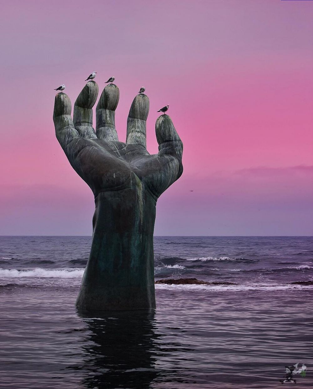 10 Desain patung ini perspektifnya menyatu dengan alam, bikin takjub!