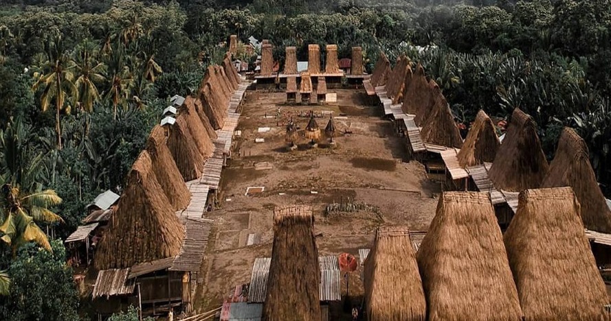 Kampung adat Gurusina NTT terbakar, puluhan rumah tradisional hangus