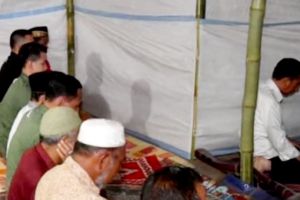 Kunjungi korban gempa Lombok, Jokowi jadi imam salat di musala darurat